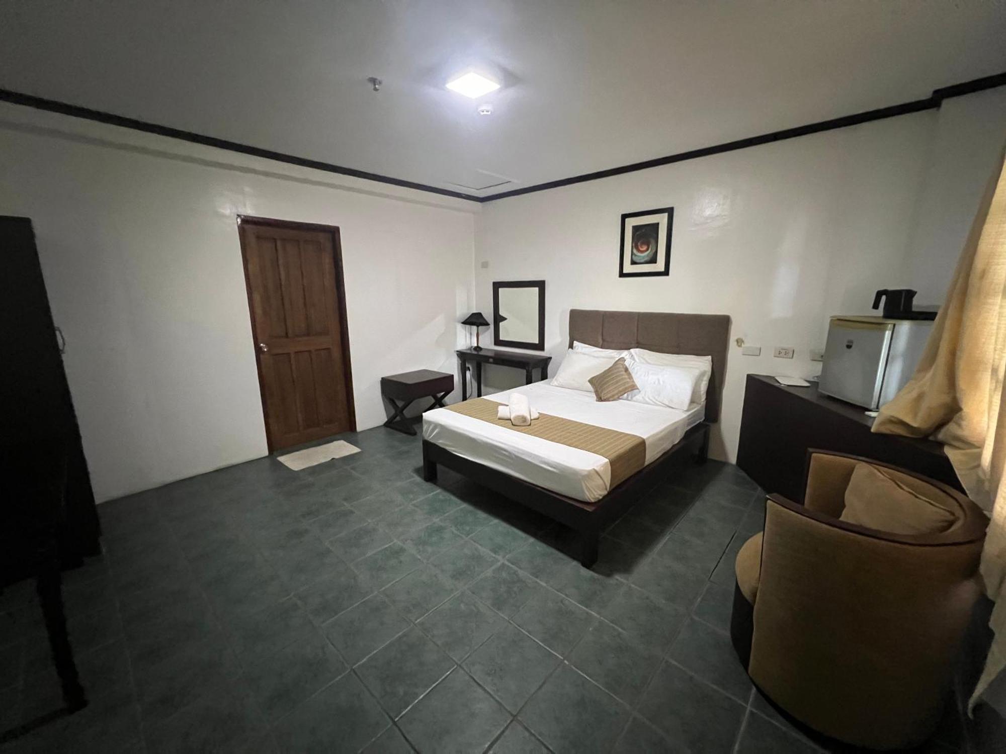 Subiza Beach Resort Olongapo Esterno foto