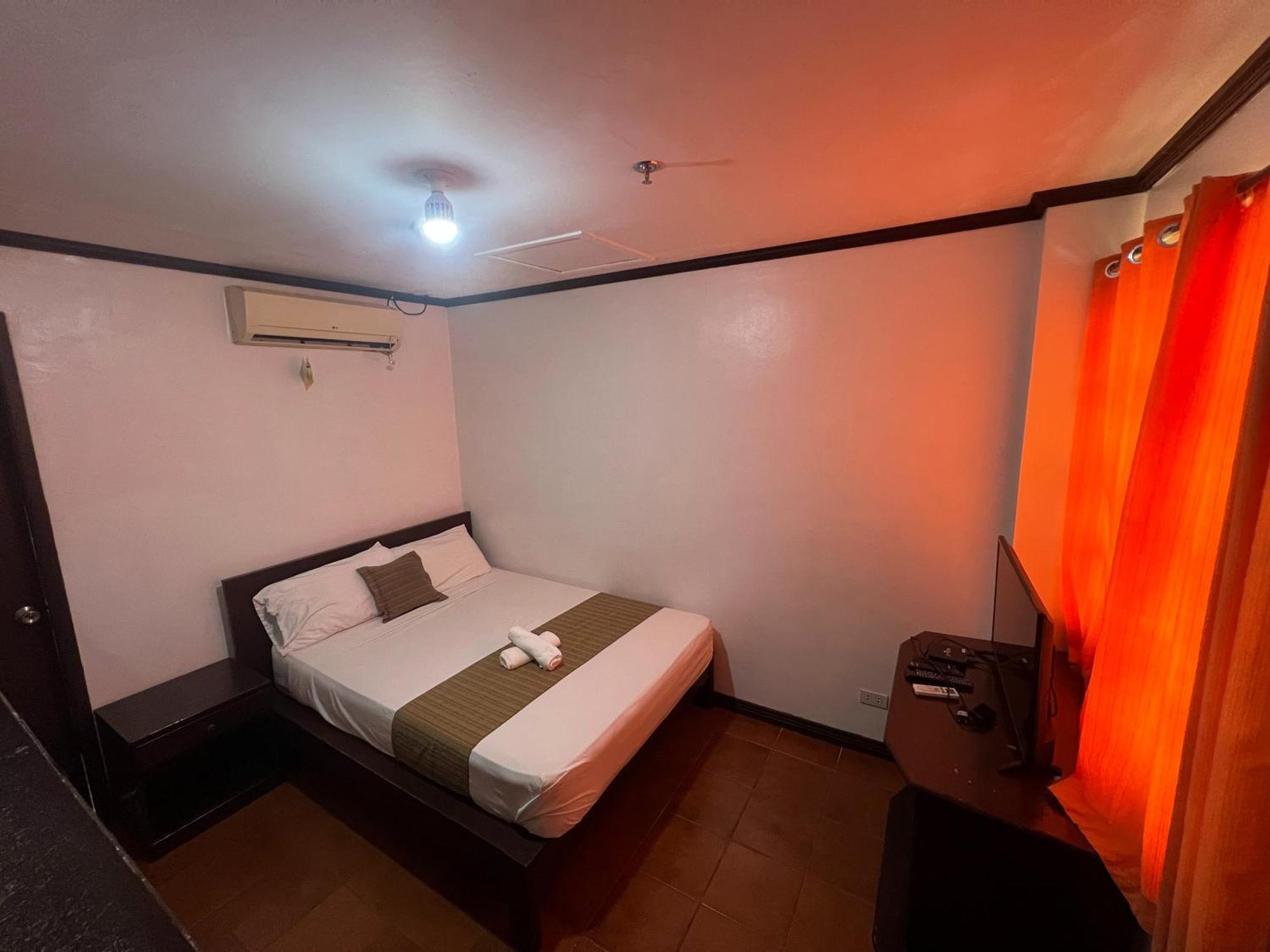 Subiza Beach Resort Olongapo Esterno foto