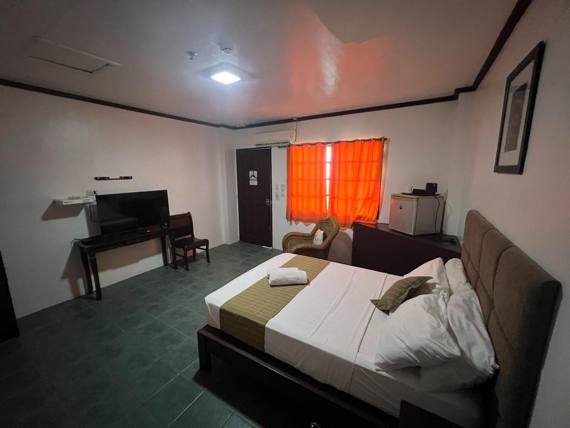 Subiza Beach Resort Olongapo Esterno foto