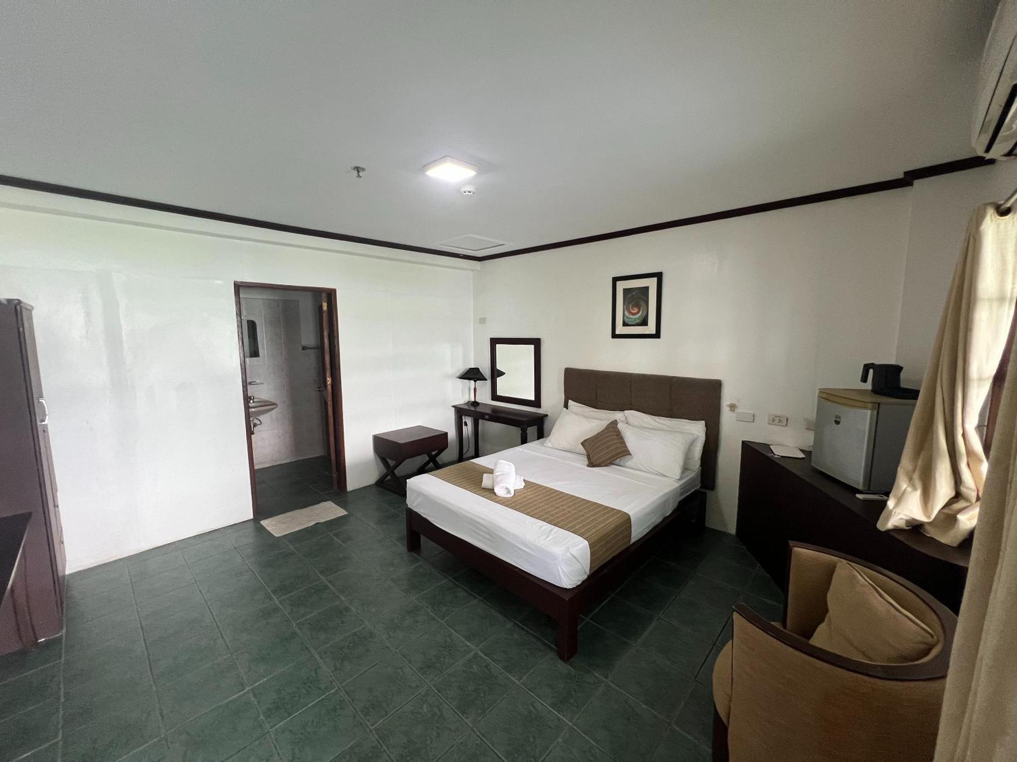 Subiza Beach Resort Olongapo Esterno foto