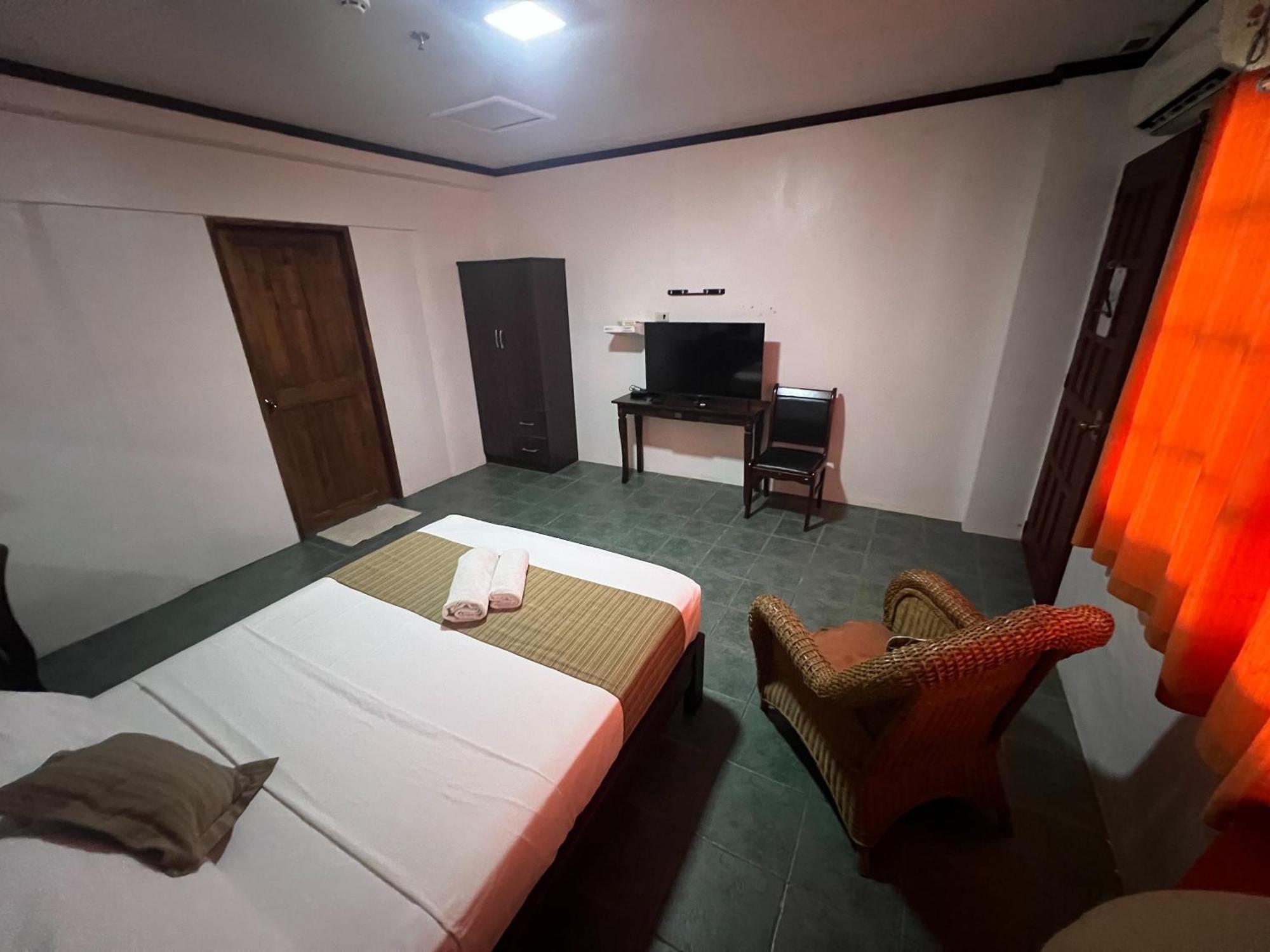 Subiza Beach Resort Olongapo Esterno foto