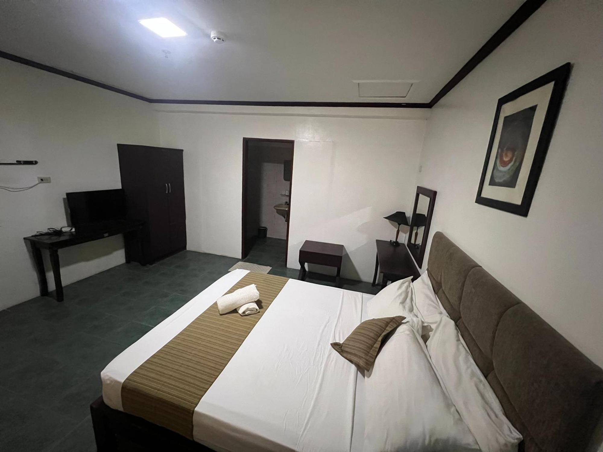 Subiza Beach Resort Olongapo Esterno foto