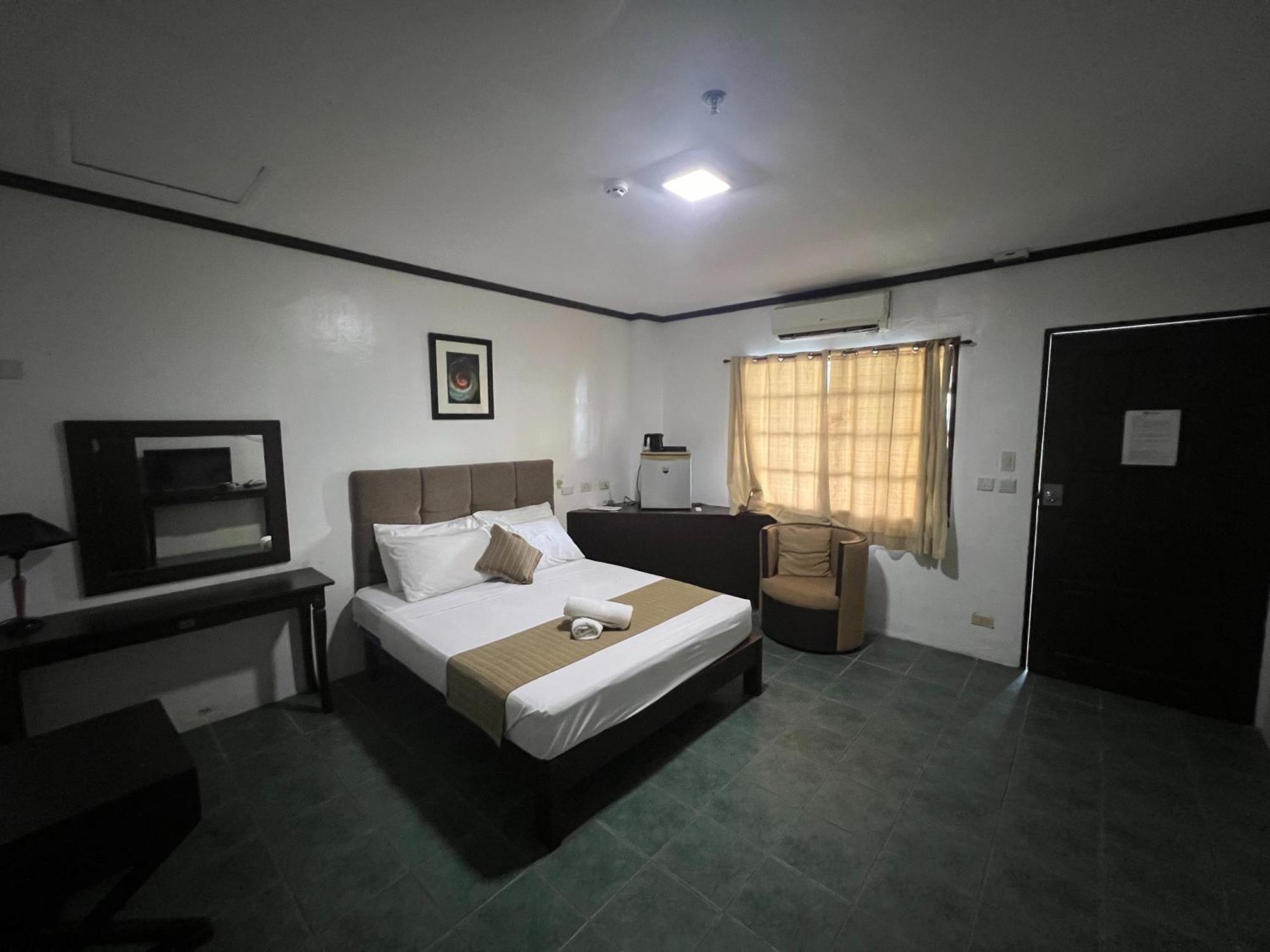 Subiza Beach Resort Olongapo Esterno foto