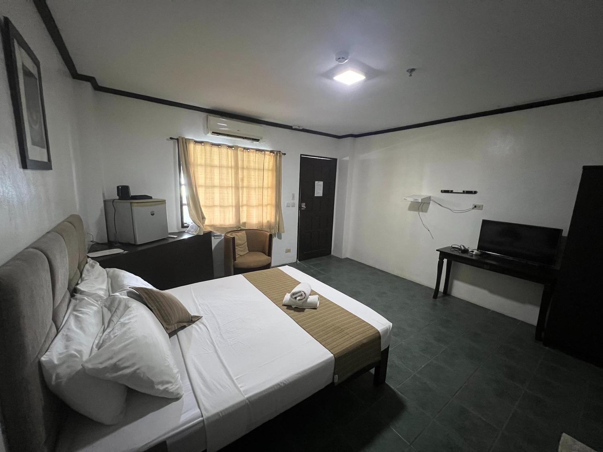Subiza Beach Resort Olongapo Esterno foto