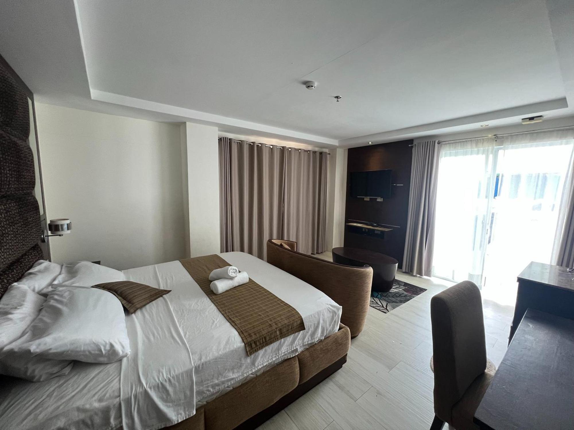 Subiza Beach Resort Olongapo Esterno foto