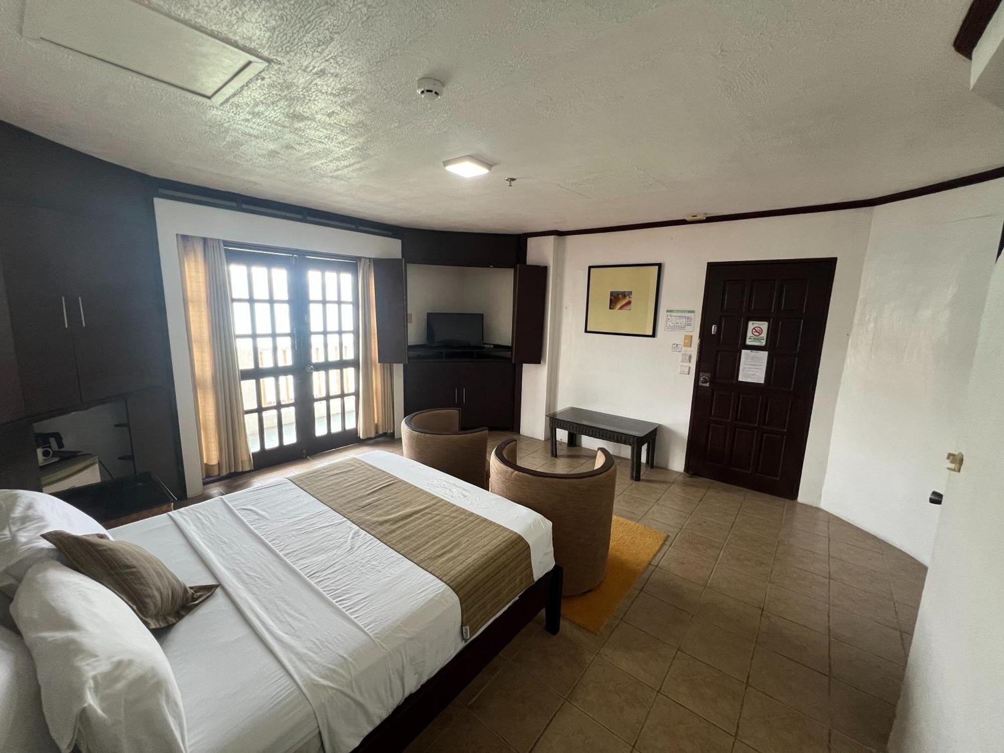 Subiza Beach Resort Olongapo Esterno foto