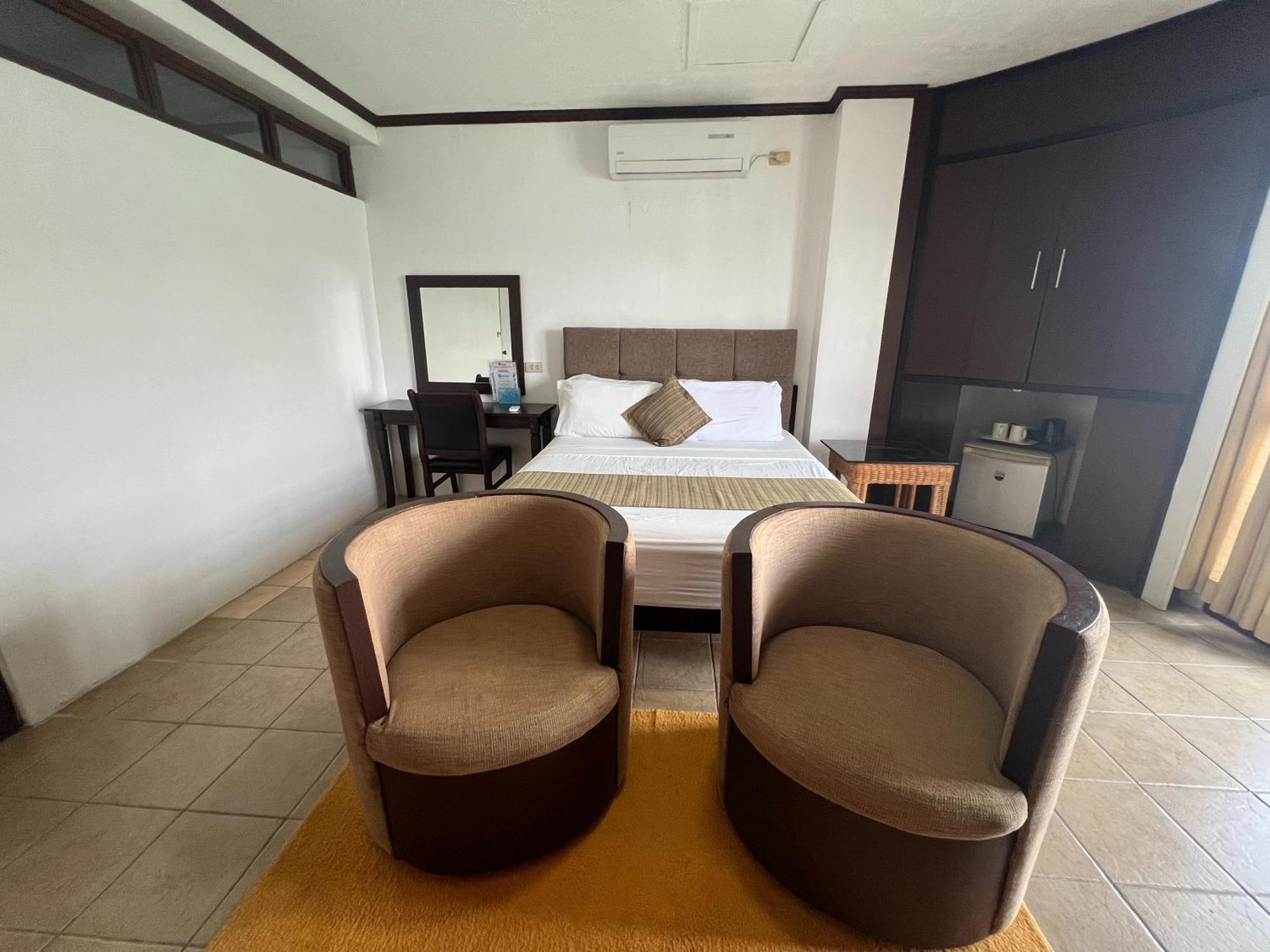 Subiza Beach Resort Olongapo Esterno foto