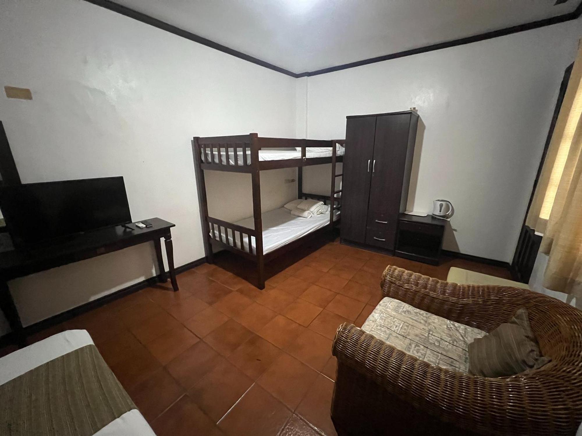 Subiza Beach Resort Olongapo Esterno foto