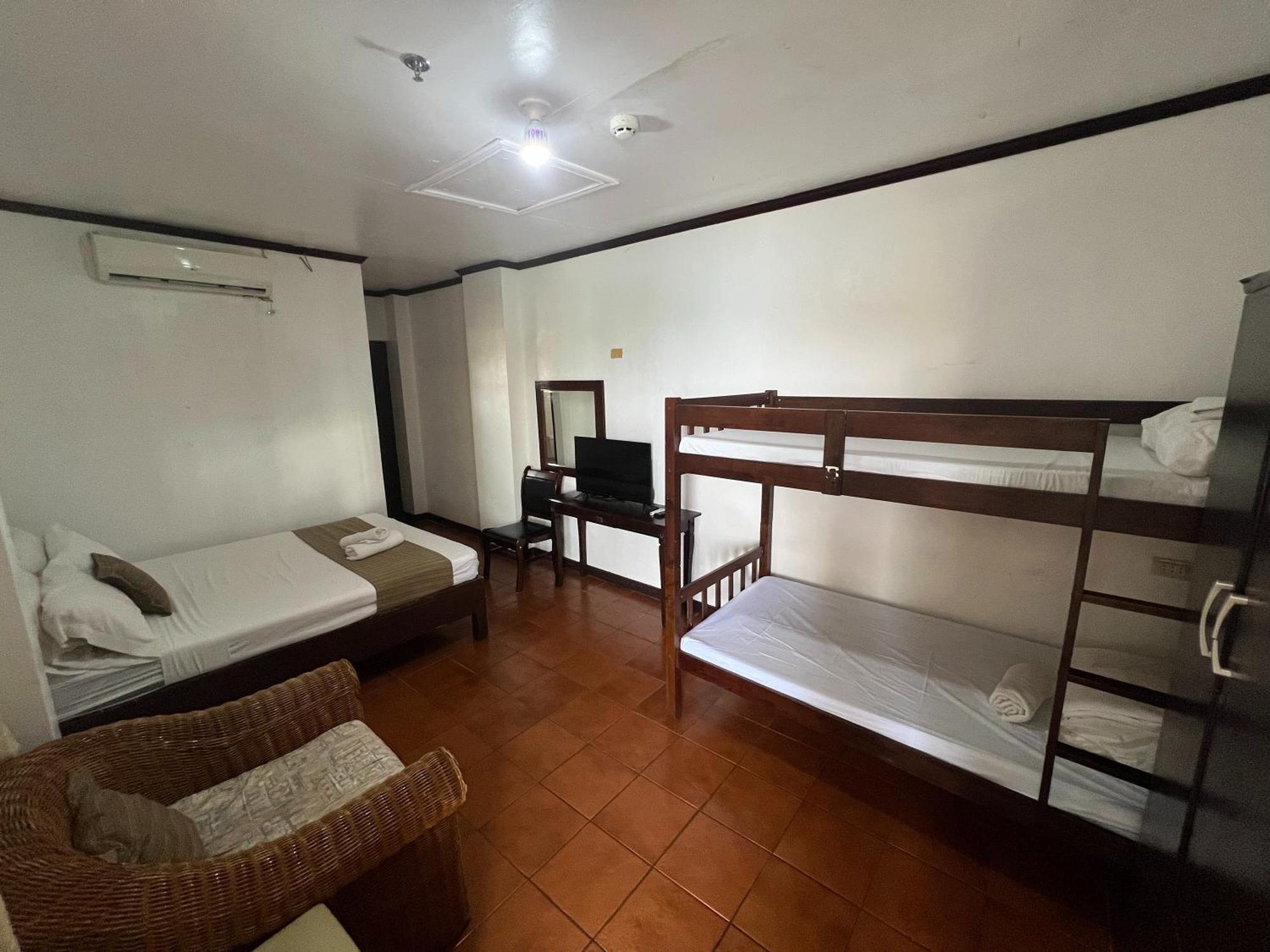 Subiza Beach Resort Olongapo Esterno foto