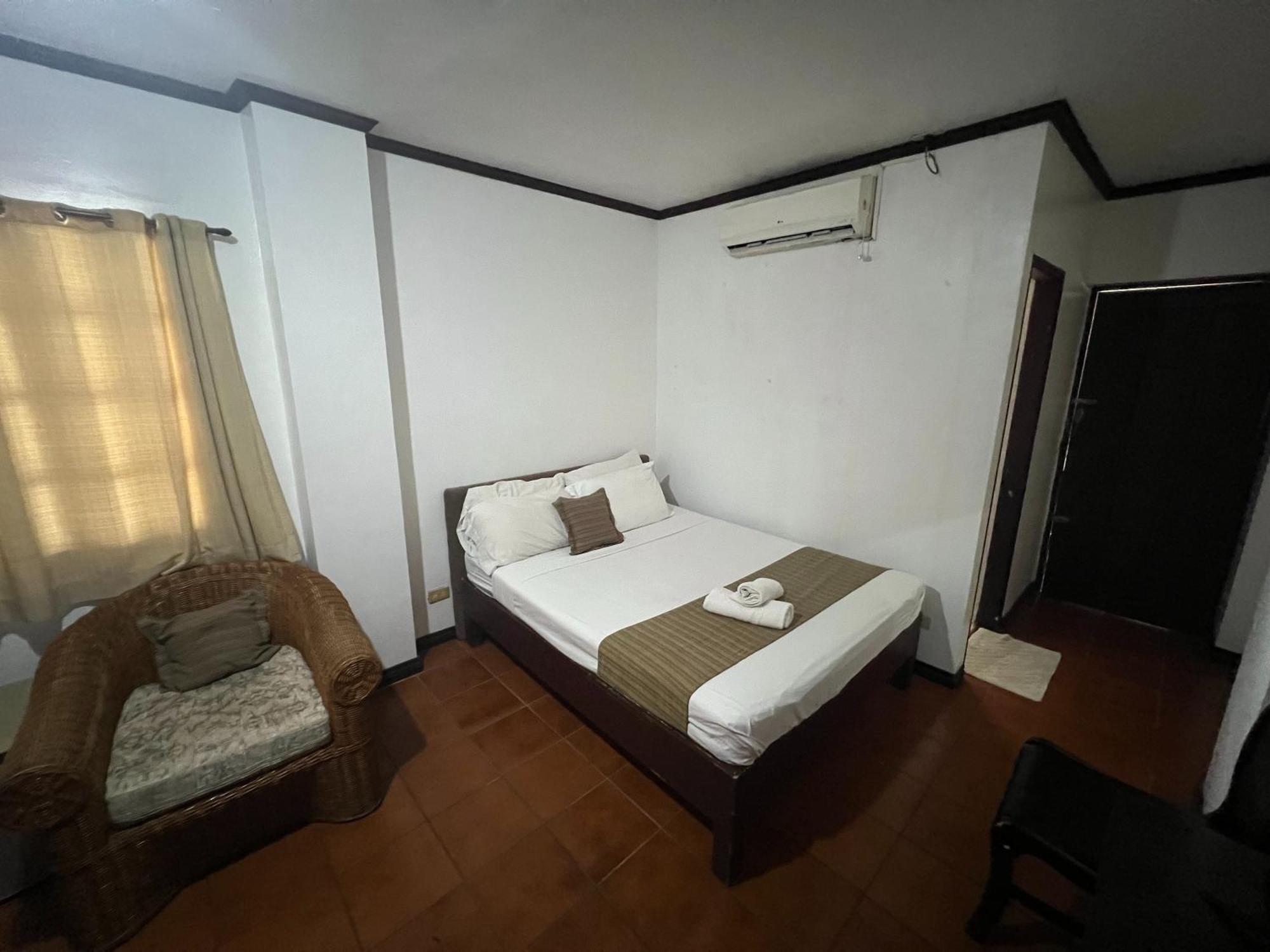Subiza Beach Resort Olongapo Esterno foto